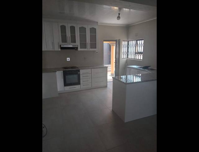 2 BEDROOM HOUSE FOR SALE IN MEADOWLANDS ZONE 10